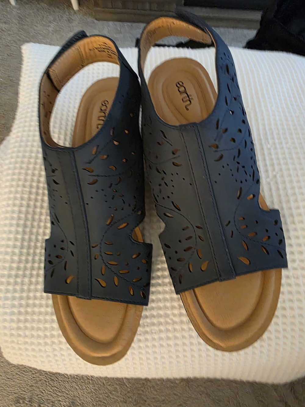 Earth Navy Laser-Cut Slingback Sandals Sixe 10 New